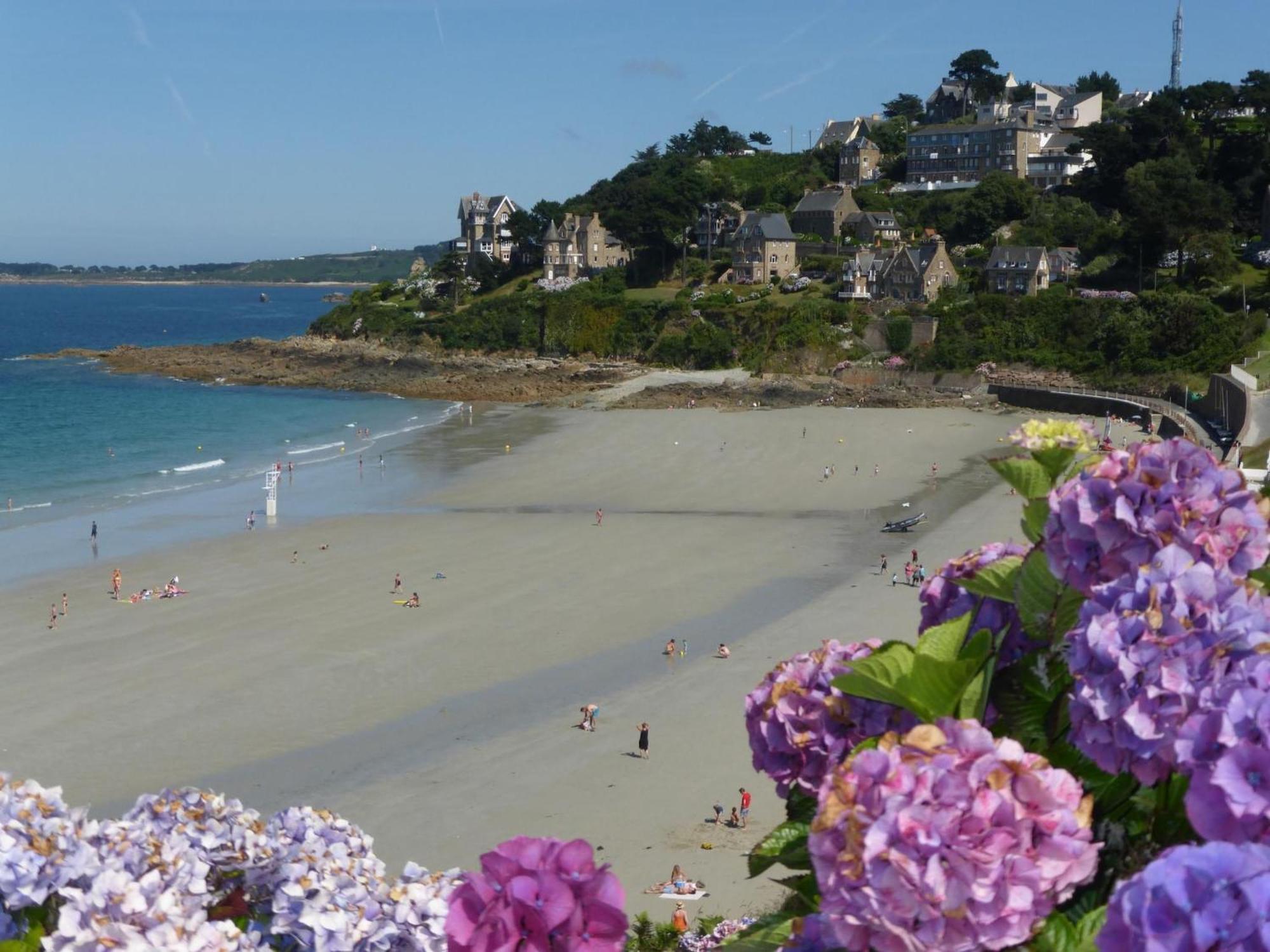 Holiday Home In A Quiet Location Near The Coast 普勒默尔博杜 外观 照片